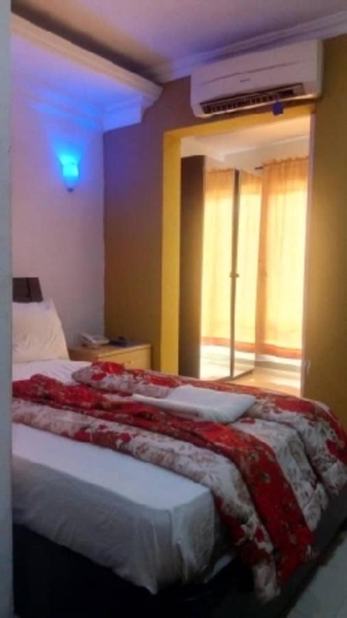 Theodawn Hotels @ Suite 29 Ікеджа Екстер'єр фото
