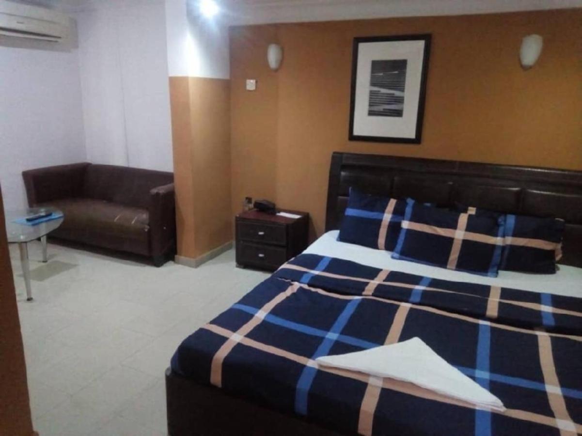 Theodawn Hotels @ Suite 29 Ікеджа Екстер'єр фото