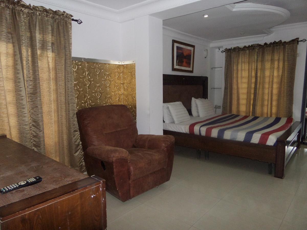 Theodawn Hotels @ Suite 29 Ікеджа Екстер'єр фото