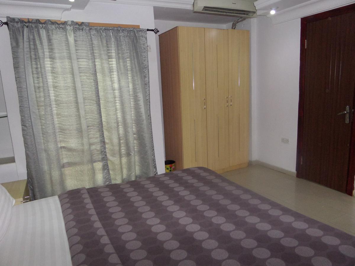 Theodawn Hotels @ Suite 29 Ікеджа Екстер'єр фото