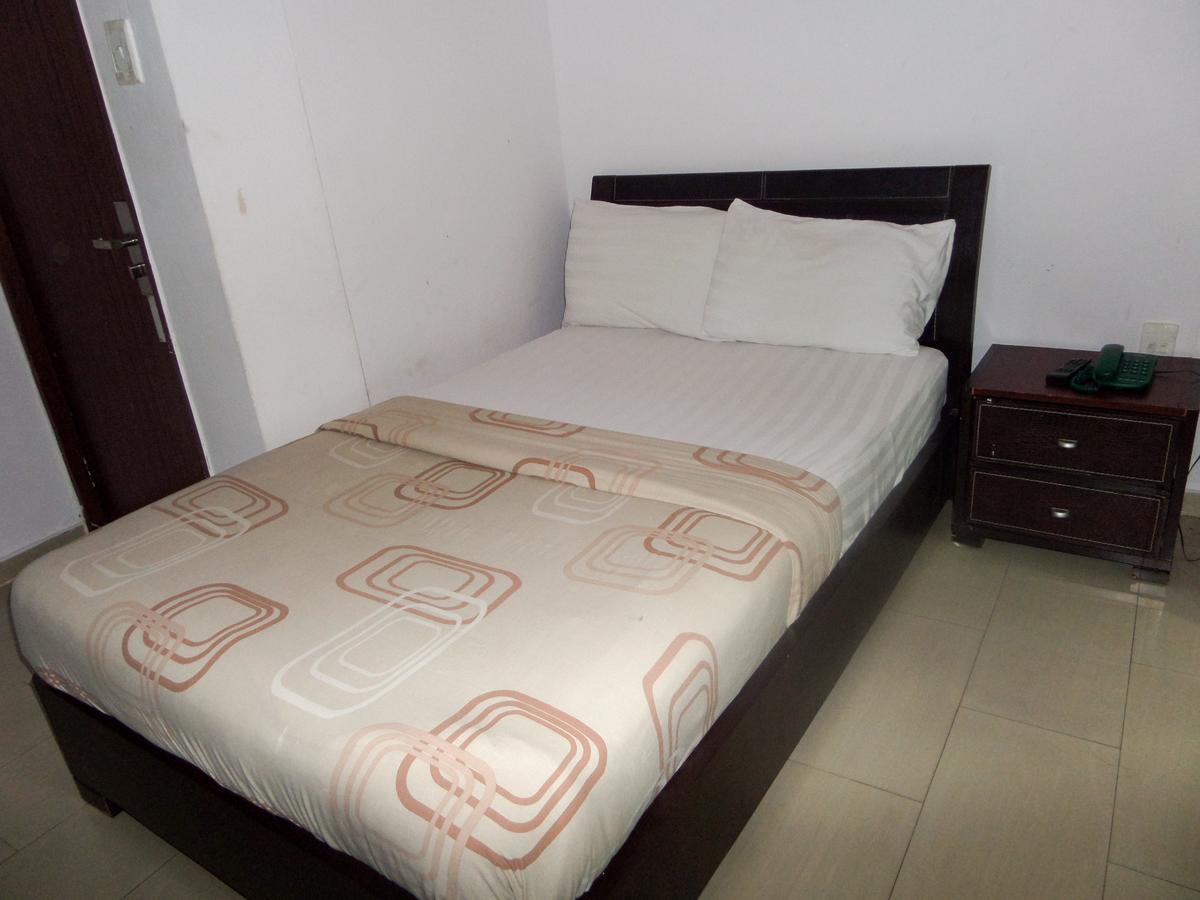 Theodawn Hotels @ Suite 29 Ікеджа Екстер'єр фото