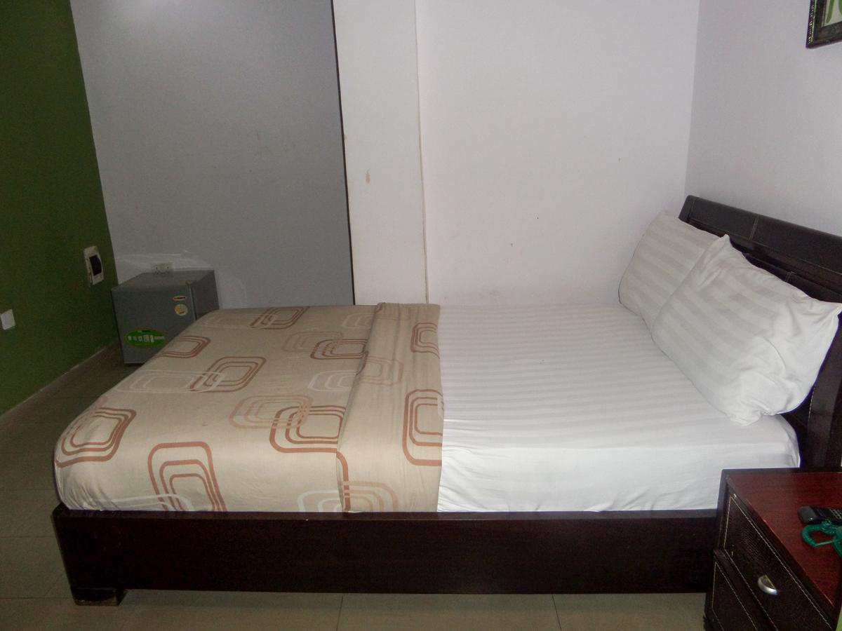 Theodawn Hotels @ Suite 29 Ікеджа Екстер'єр фото