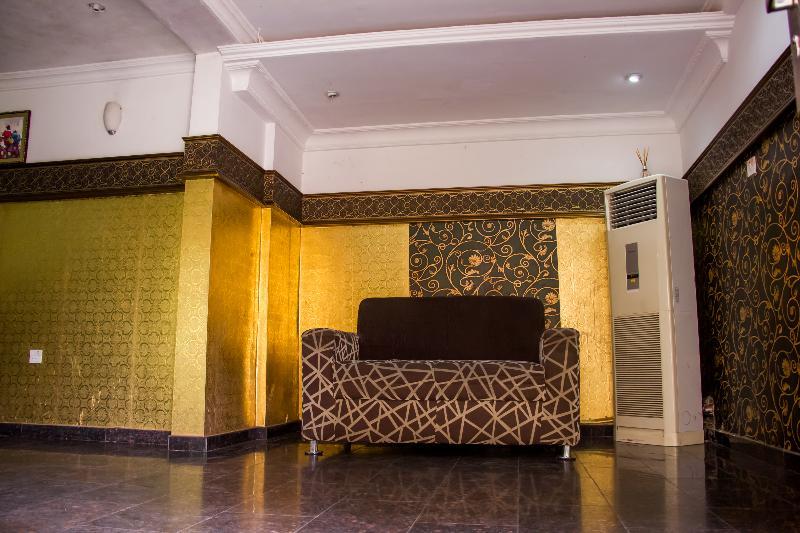Theodawn Hotels @ Suite 29 Ікеджа Екстер'єр фото