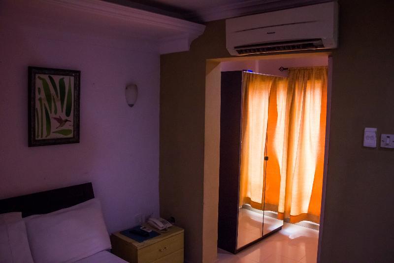 Theodawn Hotels @ Suite 29 Ікеджа Екстер'єр фото