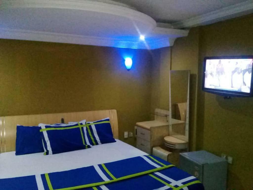 Theodawn Hotels @ Suite 29 Ікеджа Екстер'єр фото