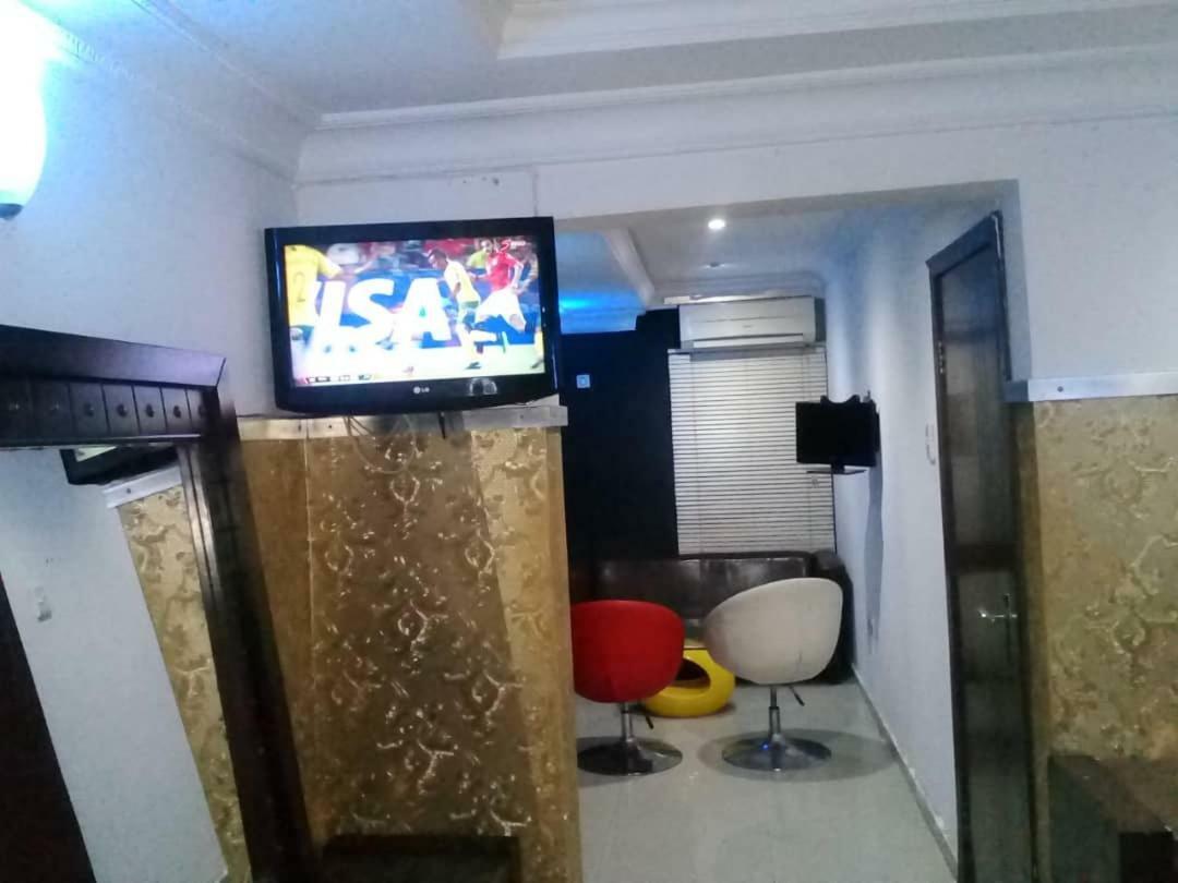 Theodawn Hotels @ Suite 29 Ікеджа Екстер'єр фото